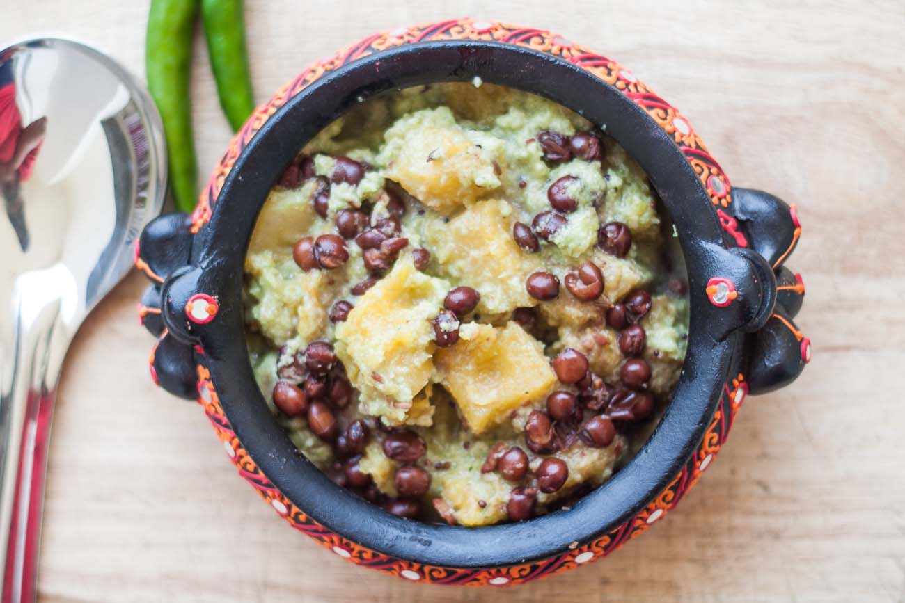 Kerala Kootu Curry Recipe (Pumpkin with Desi Channa or Black Eyed Beans in Spicy Coconut) Kerala Kootu Curry Recipe (Pumpkin with Desi Channa or Black Eyed Beans in Spicy Coconut)