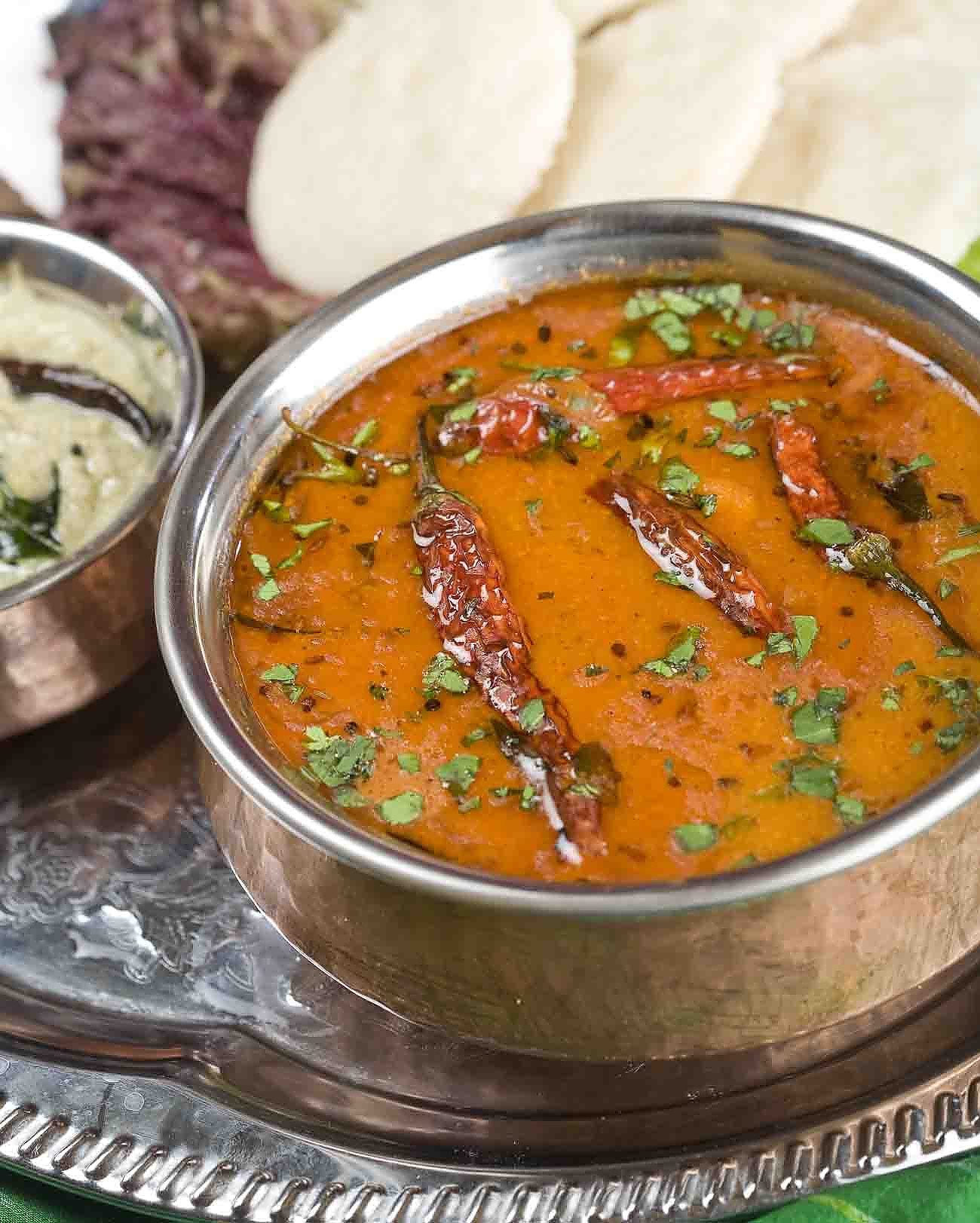 केरला स्टाइल उल्ली थियल रेसिपी - Kerala Style Ulli Theeyal Recipe