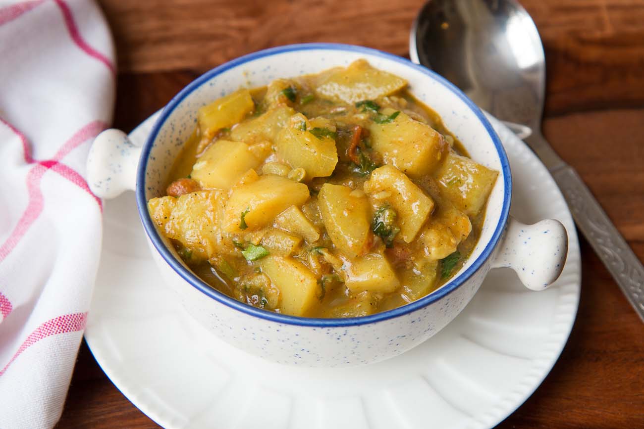 Lauki Aloo Sabzi Recipe - Bottle Gourd Potato Vegetable Curry