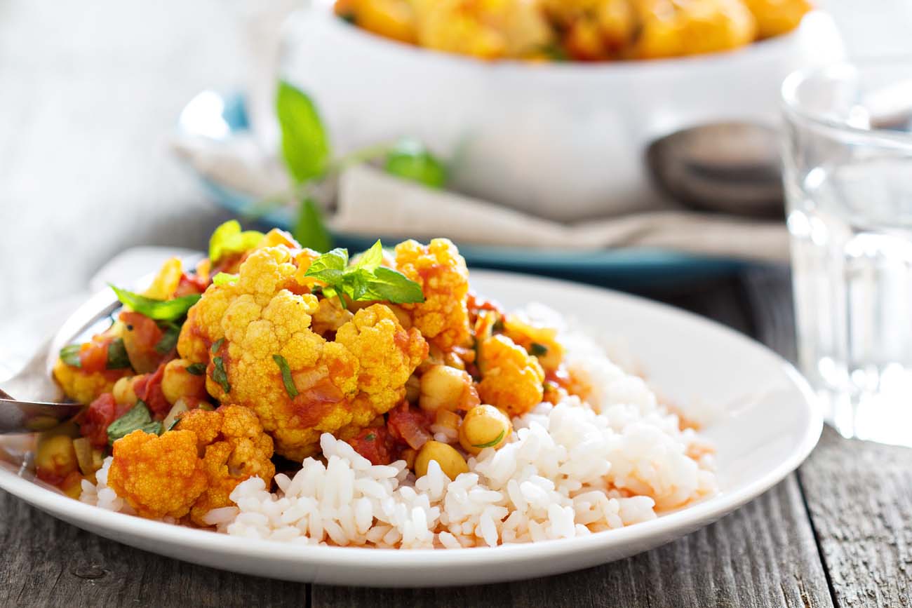 Tandoori Chickpea & Cauliflower Curry Recipe (Vegan Curry) Tandoori Chickpea & Cauliflower Curry Recipe (Vegan Curry)