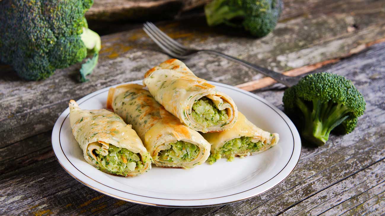 Broccoli & Cheese Filled Crepe Recipe (with Roasted Red Peppers) Broccoli & Cheese Filled Crepe Recipe (with Roasted Red Peppers)