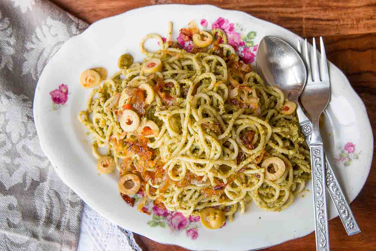 Spaghetti Pasta In Green Olive Pesto Sauce Recipe