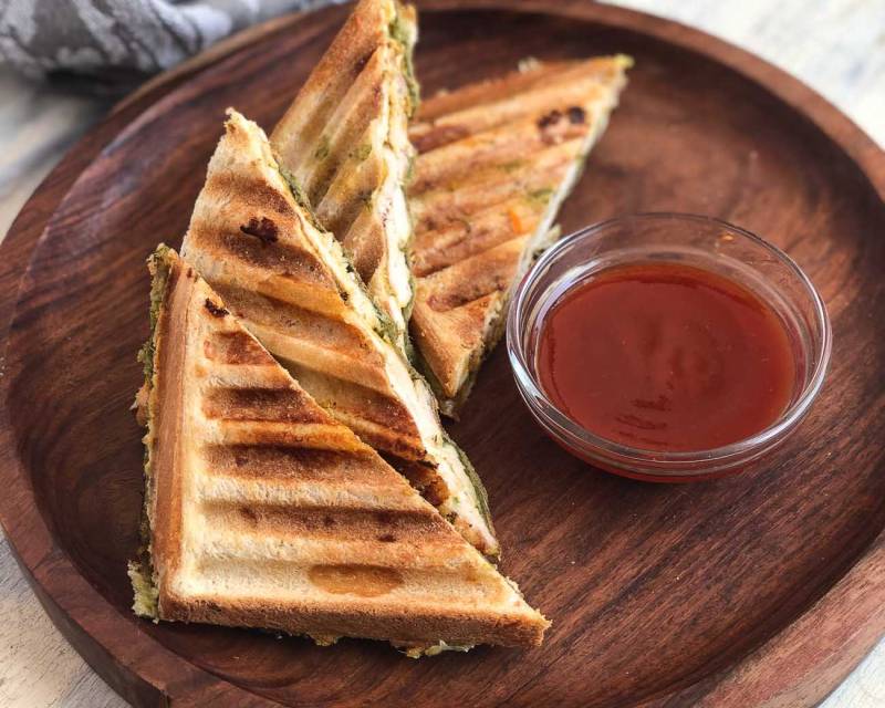 Cheesy Grilled Sandwich With Smoked Chicken Recipe