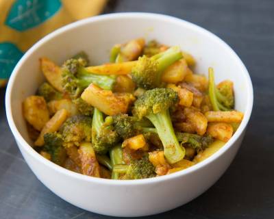 Broccoli And Aloo Poriyal Recipe - South Indian Broccoli And Potato Stir Fry