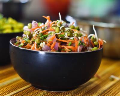 Moong Sprouts Salad with Grated Carrots & Coriander Recipe 