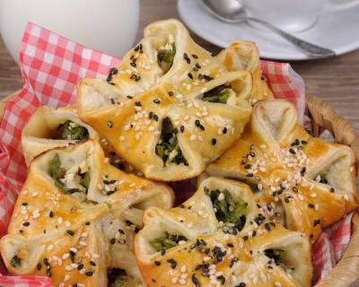 Paneer And Spinach Puff Recipe