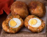 Awadhi Style Nargisi Kofta Recipe (Boiled Egg Wrapped With Spiced Potato Recipe)