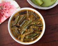 Dahi Ma Bheeda Recipe (Dahi Bhindi - Parsi Style Okras Cooked In Yogurt Recipe)