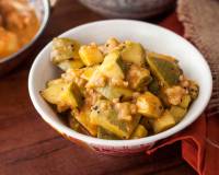 अमरुद नी करी रेसिपी - Parsi Style Dry Guava Curry (Recipe In Hindi)
