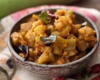 तमिल नाडु स्टाइल सोरकई पोरियल - Spicy Dry Bottle Gourd (Recipe In Hindi)