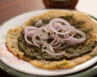 बेसन और प्याज का चीला रेसिपी - Besan Aur Pyaz Ka Cheela (Recipe In Hindi)