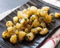 Lebanese Style Batata Matri Kizbra Recipe - Garlic Coriander Spiced Potatoes