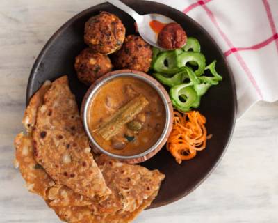 Everyday Meal Plate:Tamilnadu Style Karamani and Murungakai Kuzhambu,Oats Dal Vada,Paratha & Curd Rice