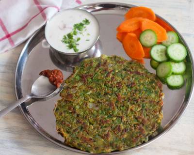 Breakfast Meal Plate: Spinach Thalipeeth, Raita & Cucumber 