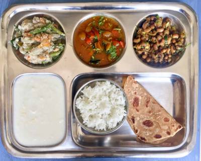 Portion Control Meal Plate: Kerala Avial,Ulli Theeyal,Karamani Sundal,Tawa Paratha & Rice