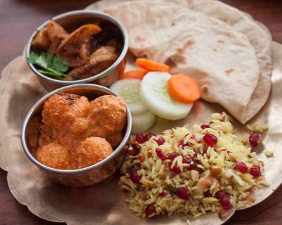 Try This Delicious Kashmiri Meal - Modur Pulao, Dum Oluv & Bom Chount Wangan