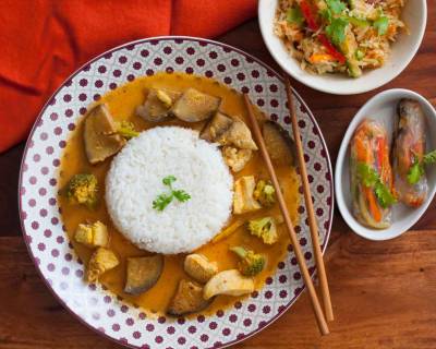 Thai Lunch Meal Plate : Chicken Red Curry, Rice Paper Rolls, Papaya Salad