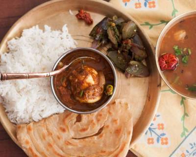 Everyday Meal Plate: Chettinadu Muttai Masala, Poondu Rasam, Vankaya Kothimeera, Parotta & Steamed Rice