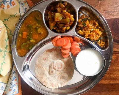 Portion Control Meal Plate: Carrot & Capsicum Dal, Chow Chow Poriyal, Thakkali Sadam & Khamiri Roti