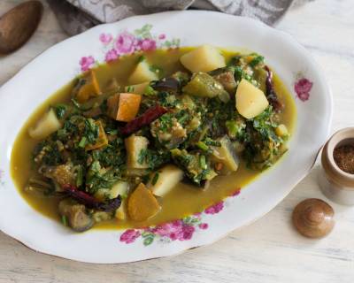 Pui Shaager Chorchori Recipe - Mixed Vegetable Curry With Malabar Spinach