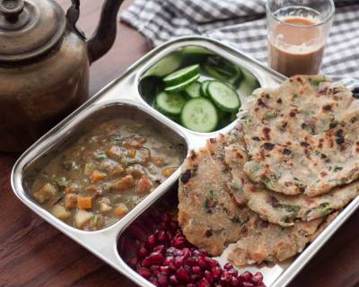 Breakfast Meal Plate: Mangalore Sajjige Rotti, Vegetable Kurma, Tea & Salad