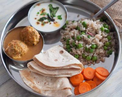 Non Veg Meal Plate :Chicken Kofta Curry,Peas Pulao,Tadka Raita & Phulka