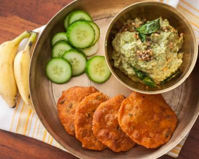 Breakfast Meal Plate: Kayi Vade, Gorai Kai Kara Chutney And Fruits