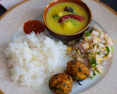 Everyday Meal Plate:Kosambari, Alugadde Pakoda, Sandige Huli & Steamed Rice