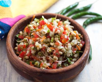 अंकुरित हरे मूंग और कच्चे आम का सलाद रेसिपी - Green Moong Sprouts, Raw Mango Salad Recipe