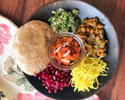 Breakfast Bowl : Ajwain Puri,Chole Pindi,Thecha,Raw Papitha No Sambharo & Halwa 