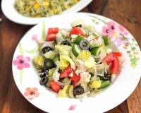 ग्रीक सलाद रेसिपी - Classic Greek Salad Recipe