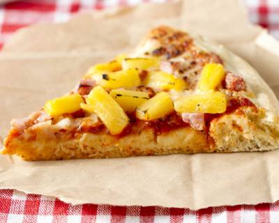 Sweet and Spicy Pineapple Paneer Tikka Tawa Pizza Recipe
