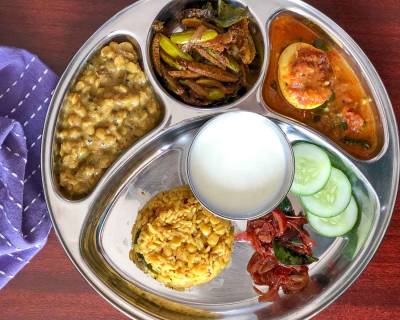 Portion Control Meal Plate : Sri Lankan Egg Curry, Dal, Sambol, Dondakaya Koora, Arsi Parappu & Curd