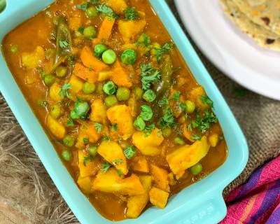 आलू गाजर मटर सब्ज़ी रेसिपी - Aloo Gajar Matar Sabzi Recipe