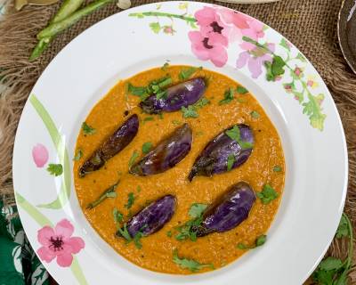 Hyderabadi Bagara Baingan Recipe - Brinjal In Spicy Peanut Curry