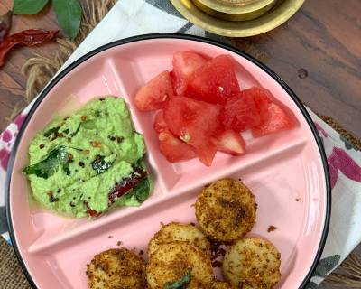 Enjoy A Simple Yet Delicious Breakfast of Idli With Thengai Milagai Podi And Chutney