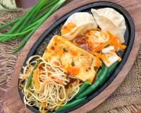 Vegetarian Chinese Sizzler With Noodles & Momos Recipe