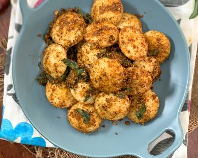 Moong Dal Idli With Thengai Milagai Podi Recipe