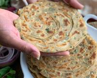 Pudina Lehsun Laccha Paratha Recipe - Mint Garlic Layered Paratha