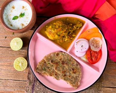 Enjoy Your Weekend Lunch With This Sindhi Meal Of Chicken Curry, Koki And Afghani Dough