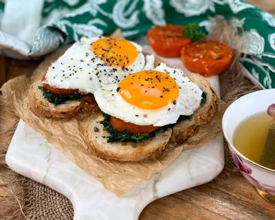 Spinach Open Toast With Fried Egg Recipe
