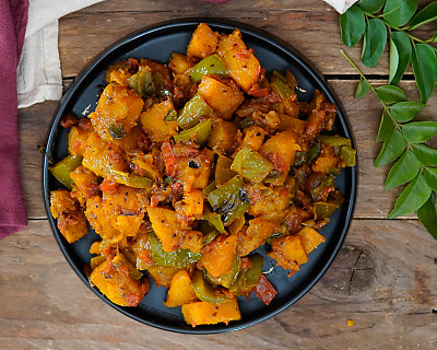 Kaddu Simla Mirch Sabzi Recipe - Pumpkin Capsicum Sabzi