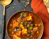 Matar Paneer Recipe - Paneer in Peas Gravy