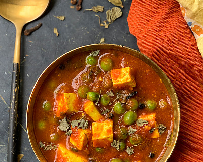 Matar Paneer Recipe - Paneer in Peas Gravy