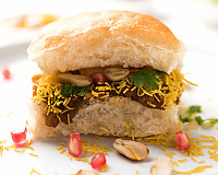 Gujarati Dabeli Recipe - Pav Buns With Spicy Mashed Potatoes