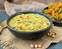 Maharashtrian Takatla Palak Recipe - Spinach Peanut Buttermilk Curry
