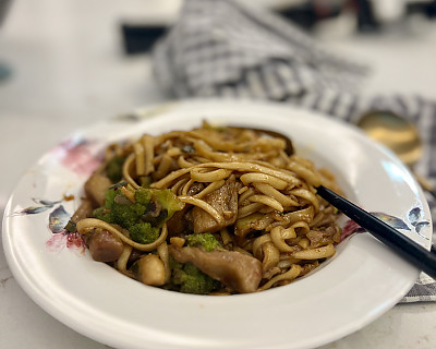 Yaki Udon Noodle Stir Fry with Garlic Mushroom & Broccoli 