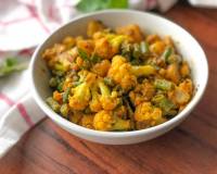 Spicy & Masaledar Aloo Gobi & Beans Tawa Sabzi Recipe