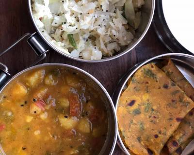 Lunch Box Recipes: Muttaikose Poriyal, Aloo Shaak, Thepla & Curd
