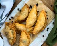 Chocolate Cheese Gujiya Recipe